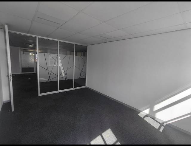 283M² OFFICE TO LET IN BRYANSTON